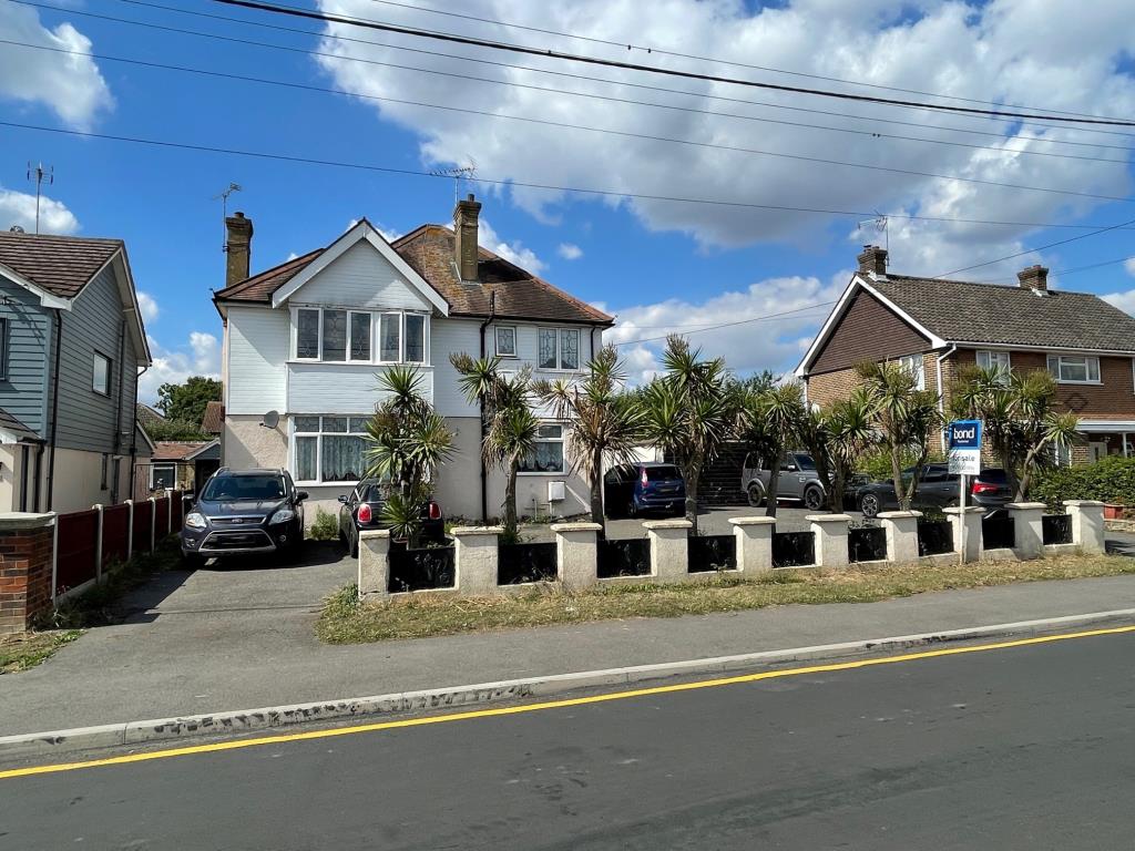 Lot: 97 - FREEHOLD DETACHED HOUSE WITH POTENTIAL - 